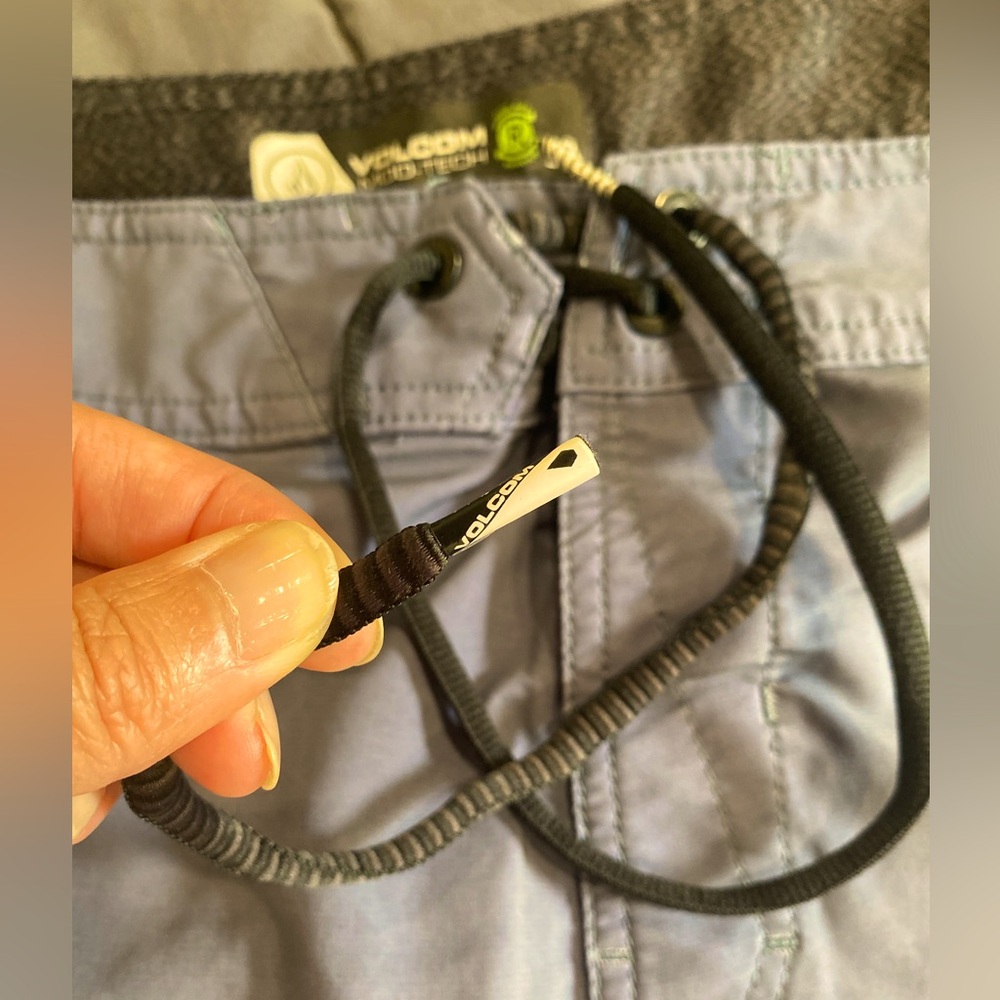 💎 Volcom Mens swim trunks, Board Shorts size 38 VGUC - Picture 3 of 9